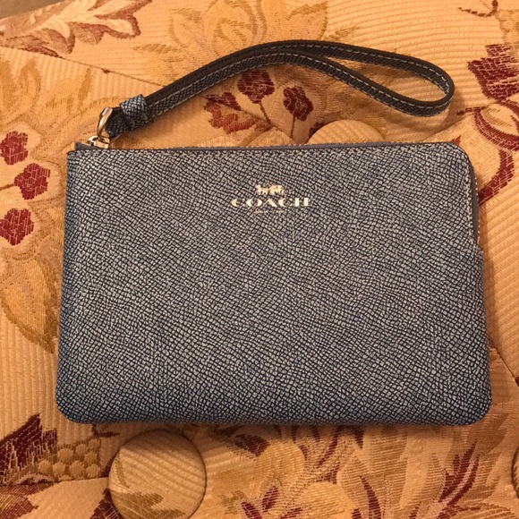 Coach Handbags - Coach wristlet